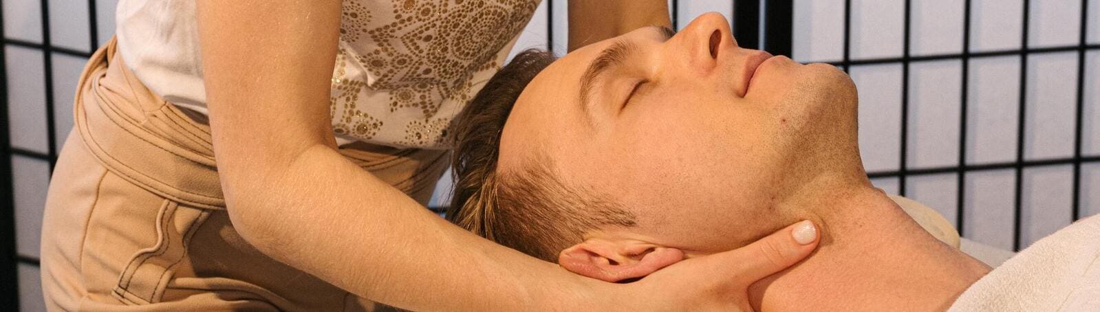 The Healing Benefits of NuadThaiSchool’s Traditional Thai Massage Training for Men